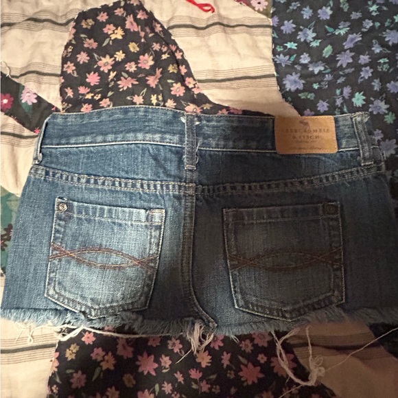 SOLD ON DEPOP - y2k 2000s mini Abercrombie & Fitch mini denim skirt ! - Picture 2 of 3